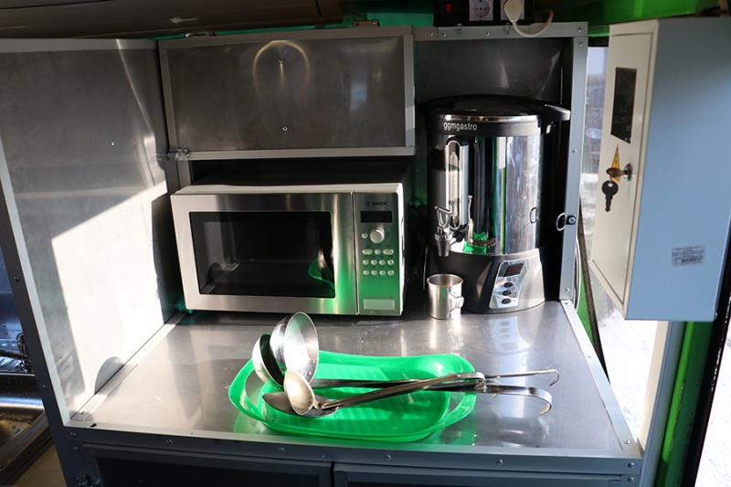 Кушать подано: бойцы Нацгвардии получили автобус-столовую