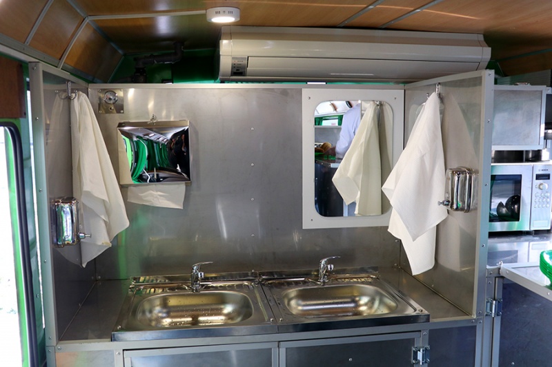 Кушать подано: бойцы Нацгвардии получили автобус-столовую