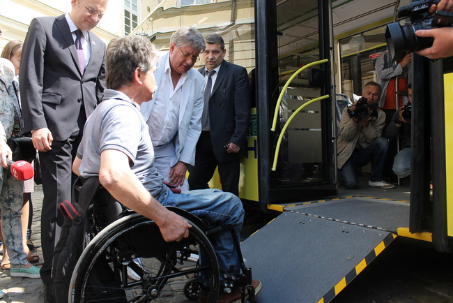 Львов получил семь новых городских автобусов "Электрон"