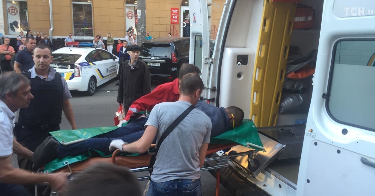 В Днепре мужчина прострелил грабителю ягодицу, защищая свою девушку (видео)