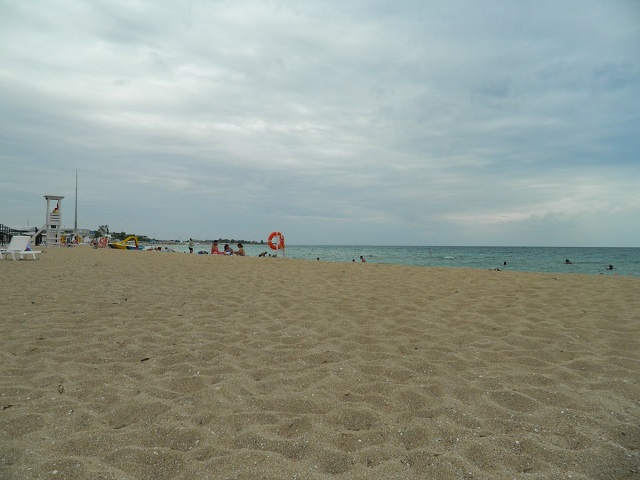 &quot;Крым наш. Турист - нет&quot;: в сети показали фото пляжей под Евпаторией