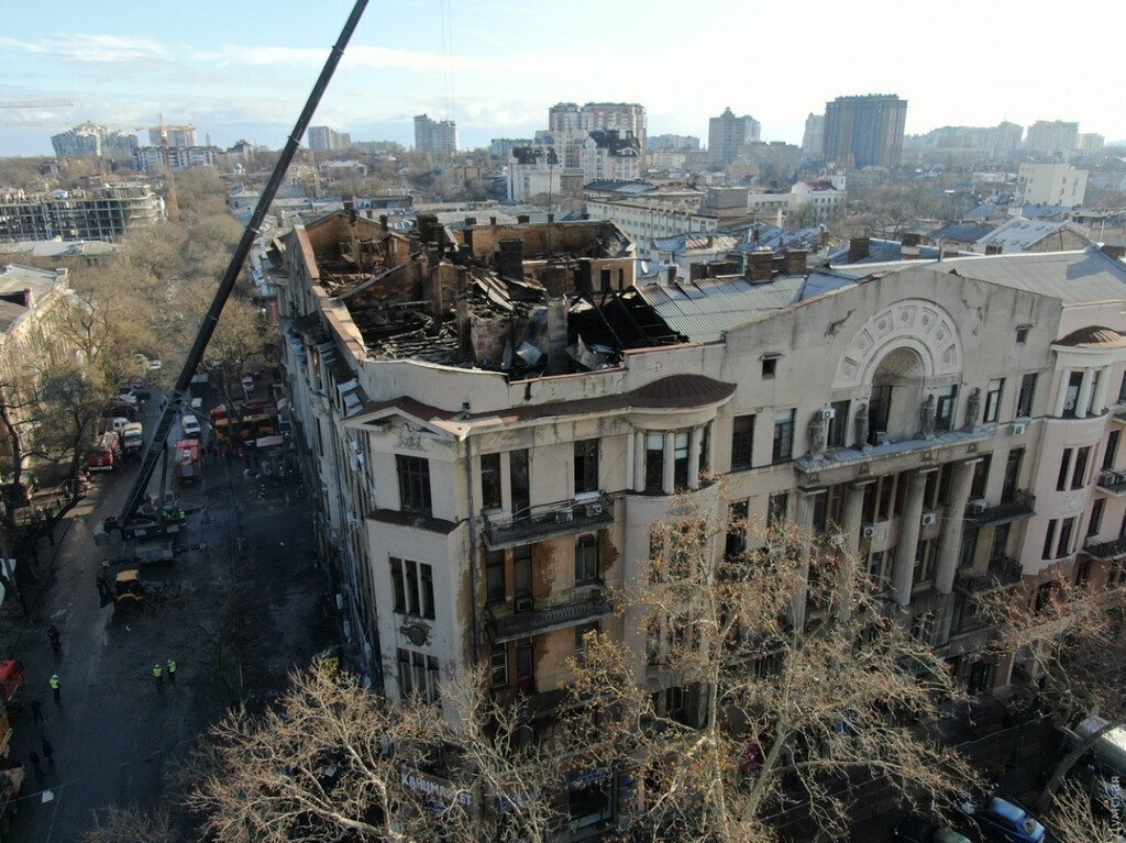 Що залишилося від згорілого коледжу в Одесі: ці кадри показують вперше