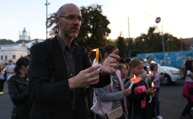 В память о жертвах Бабьего Яра: в Киеве прошло шествие со свечами