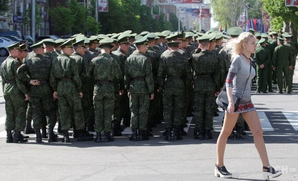 "Равняться на Россию": в оккупированном Донецке боевики провели репетицию "парада"