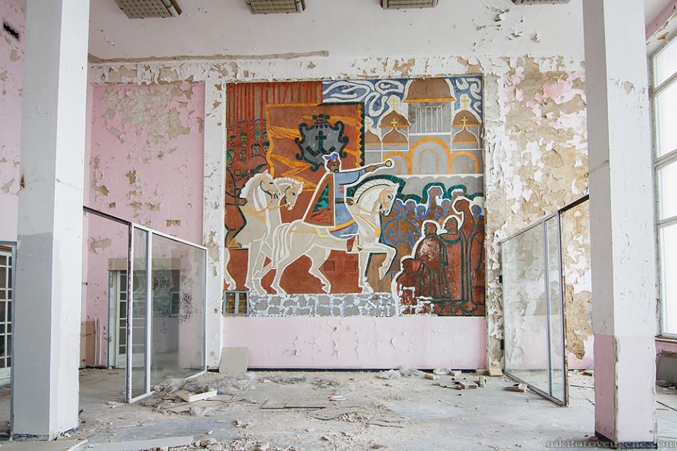 Декоративное панно в интерьере Речного вокзала