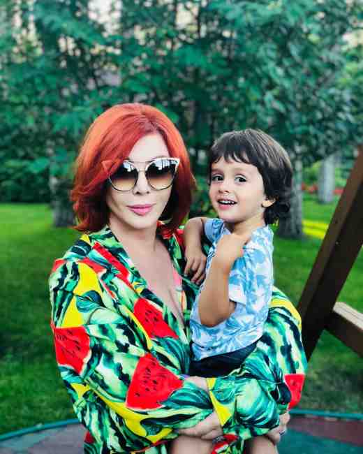 &quot;Дружба навсегда&quot;: Ирина Билык опубликовала фото с отдыха в компании экс-супруга и подруги