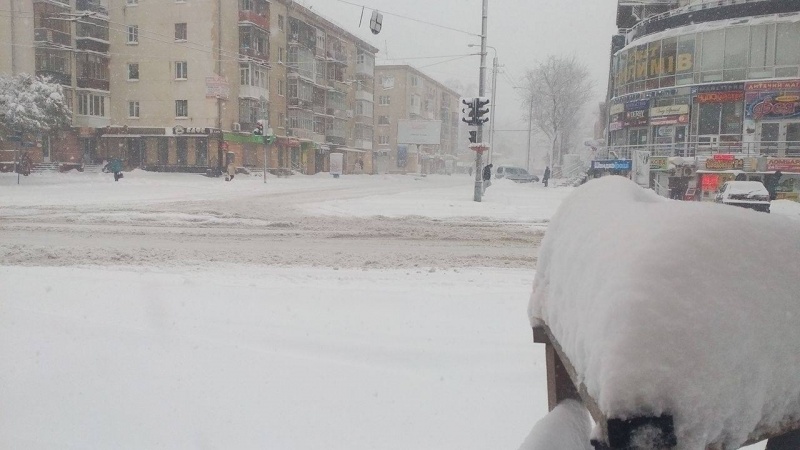 Ивано-Франковск оказался в плену снега: опубликованы фото