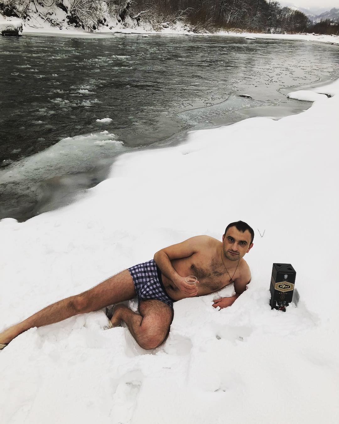 Хрещення 2018: українці хваляться екстремальними морозними фото і відео