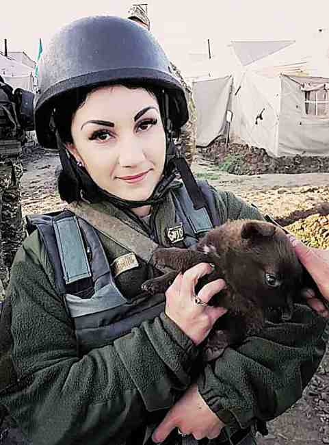 "Юнацька мрія": зворушлива історія працівниці школи, яка пішла воювати (фото)