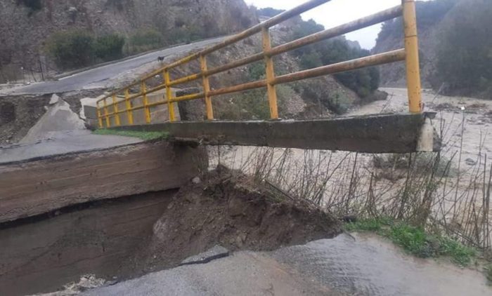 Юг Италии ушел под воду: фото и видео разрушительного наводнения