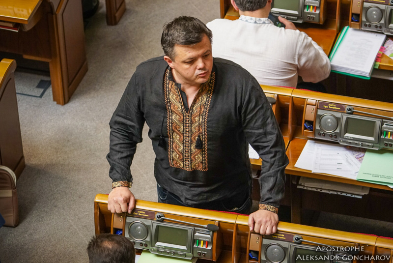 День вишиванки 2018: як нардепи вбралися у Верховну раду (фото)