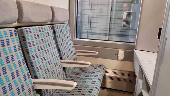 Душ и умывальники в купе: Укрзализныця удивила украинцев новыми вагонами