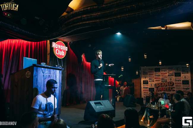 Не Поперечний: стендап-комік, що виступав у Криму, їде в Україну