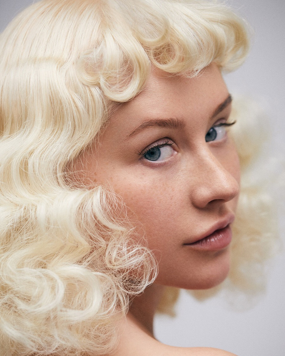 Кристина Агилера удивила фанатов необычными экспериментами с внешностью