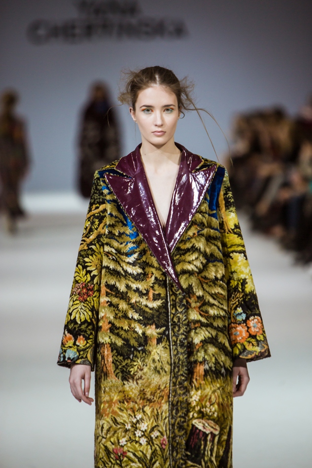 Погоня за 90-ми и бунтарский дух: дизайнеры рассказали об актуальных трендах нового сезона