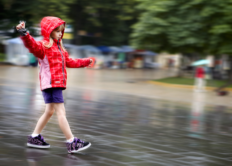 11-летняя киевлянка, выгуливающая собак, стала звездой соцсетей