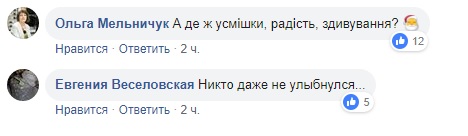 В Киеве Санта на "Мустанге" раздает конфеты на остановке (видео)