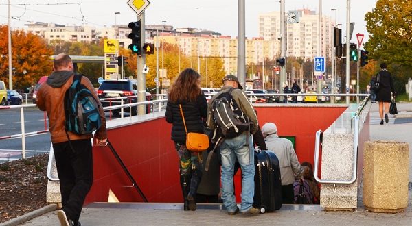 "Носильщик чемоданов вместо эскалатора": в Праге "намудрили" при постройке станции метро