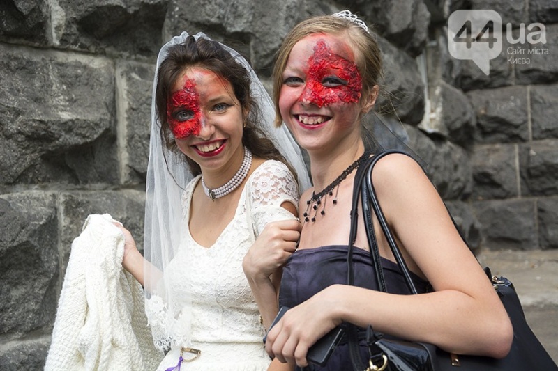 У центрі Києва пройшов страшний зомбі-парад