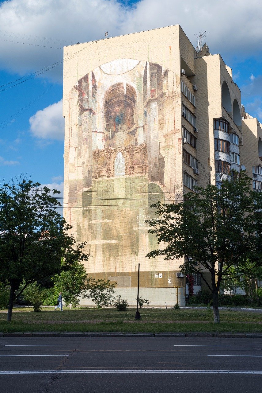 В Киеве на стене здания появилась еще одна София