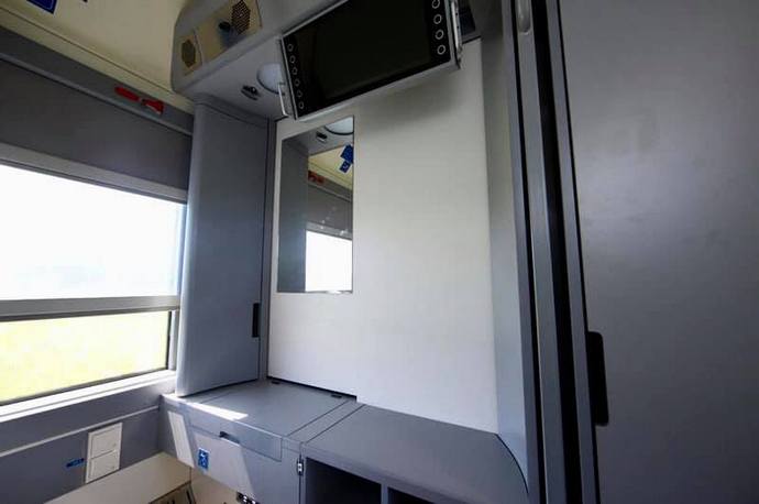 Душ и умывальники в купе: Укрзализныця удивила украинцев новыми вагонами