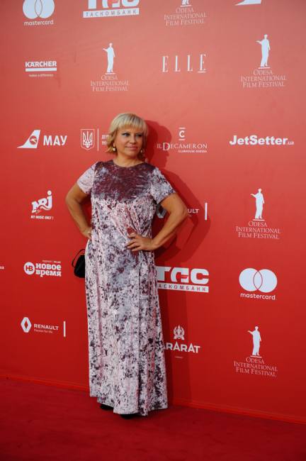 ОМКФ 2018: одесити розбурхали фестиваль безглуздими нарядами на червоній доріжці (фото)