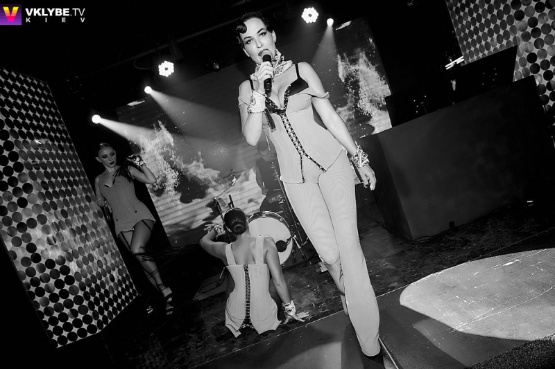 "Я нічого не пам'ятаю": Даша Астаф'єва спокусила підписників відвертими фото зі свого шоу