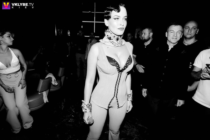 "Я нічого не пам'ятаю": Даша Астаф'єва спокусила підписників відвертими фото зі свого шоу