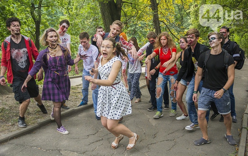 У центрі Києва пройшов страшний зомбі-парад