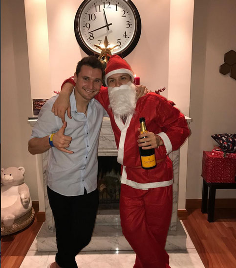 Коноплянка предстал перед фанатами в необычном новогоднем образе