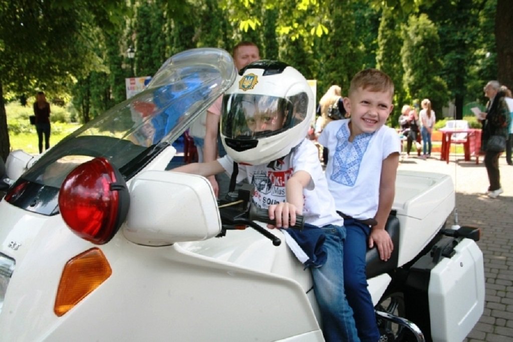 В Киеве дети на день стали врачами, пожарными и полицейскими