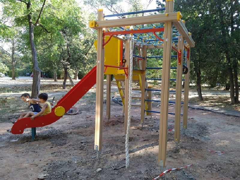 Детские площадки в Севастополе ужаснули соцсети