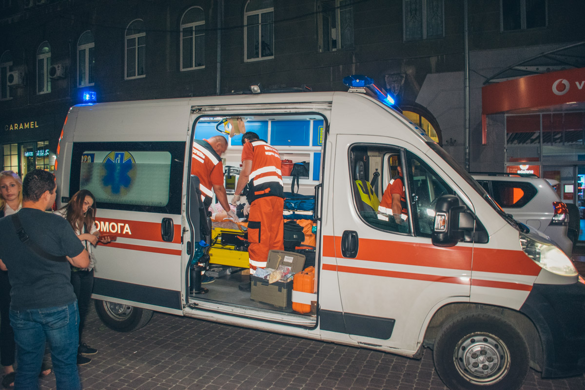 В Киеве участница группы "Синий кит" вскрыла себе вены (фото)