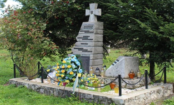 В Польше снова осквернили памятник на могиле воинов УПА