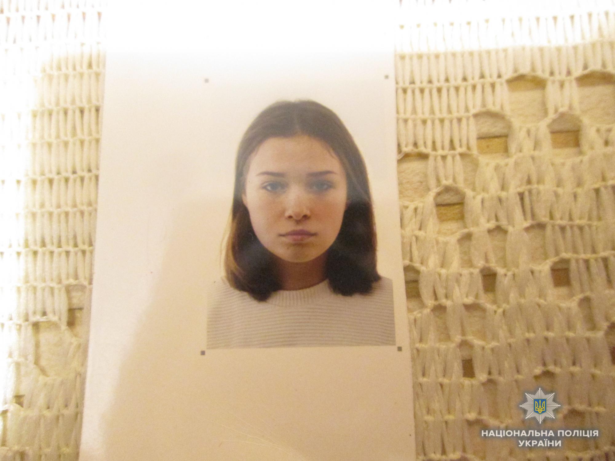 Пошла в гости к бабушке: полиция разыскивает 13-летнюю ужгородку