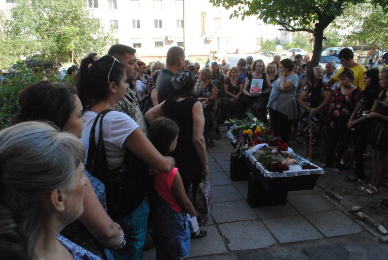 Без батька залишилася дочка: у Запоріжжі попрощалися із загиблим на Донбасі бійцем (фото)