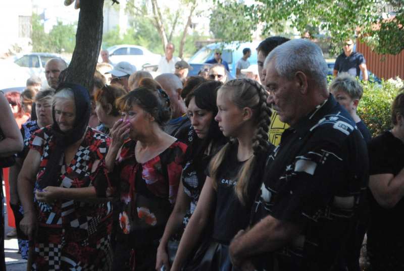 Без батька залишилася дочка: у Запоріжжі попрощалися із загиблим на Донбасі бійцем (фото)