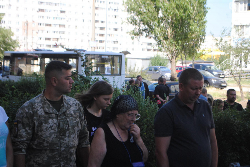 Без батька залишилася дочка: у Запоріжжі попрощалися із загиблим на Донбасі бійцем (фото)