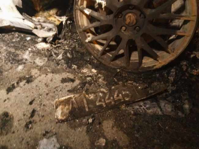 В Киеве попытка скрыться от полиции стоила водителю дорогущей машины (фото)