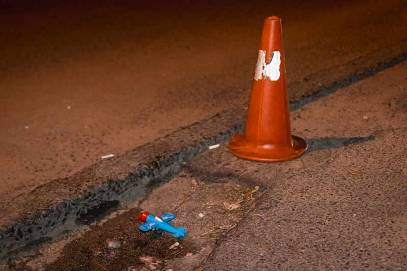 Резко выбежал на дорогу: в Киеве четырехлетний мальчик попал под колеса микроавтобуса