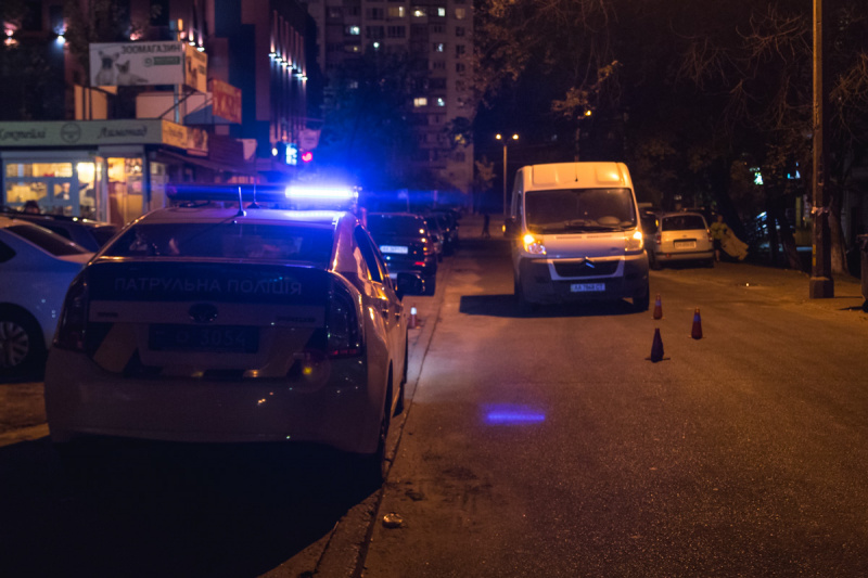 Резко выбежал на дорогу: в Киеве четырехлетний мальчик попал под колеса микроавтобуса