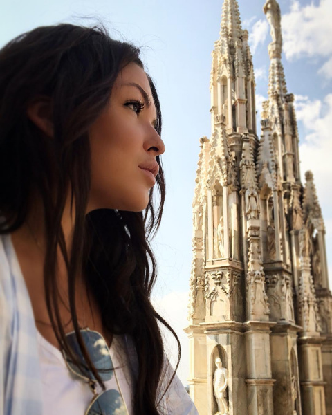 "Шикарна": відома російська співачка порадувала шанувальників розкішними формами в купальнику