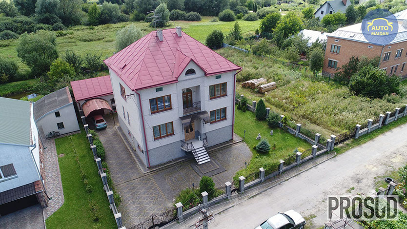 Особняки и автопарк: у прокурора Николаевской области нашли элитное имущество