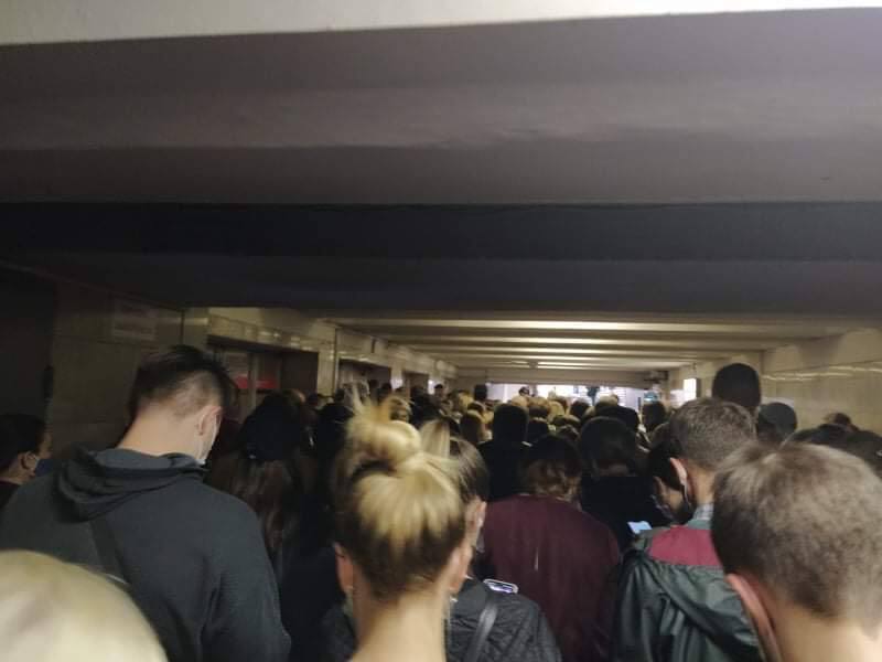 У метро Києва повний "армагеддон": про карантин всі забули (фото)