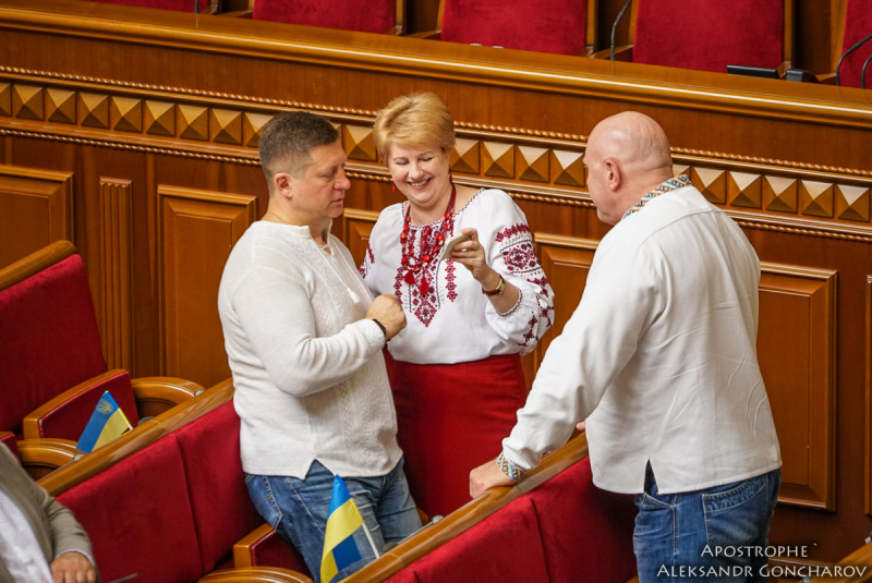 День вишиванки 2018: як нардепи вбралися у Верховну раду (фото)