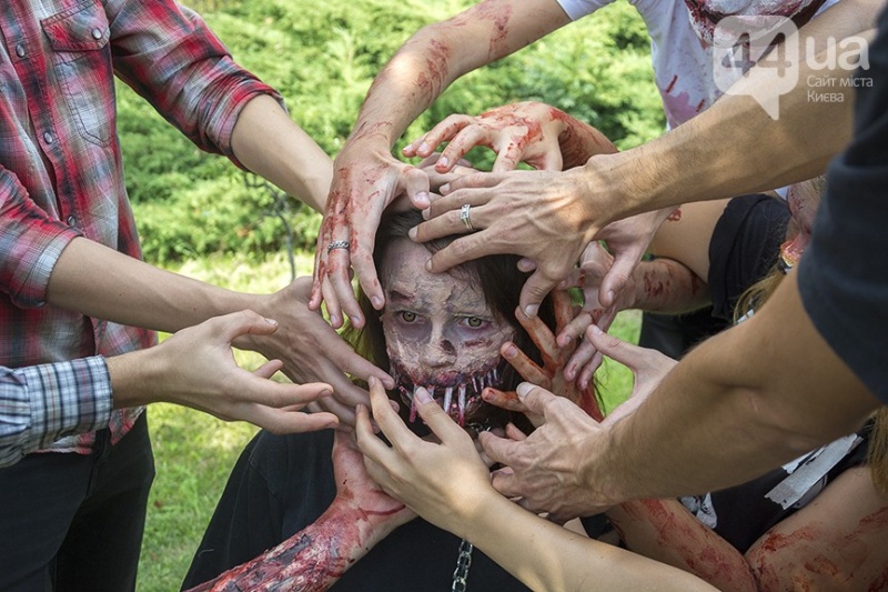 У центрі Києва пройшов страшний зомбі-парад