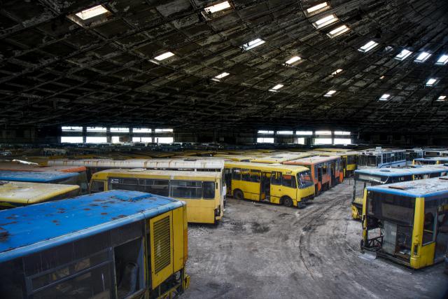 Украинцам показали "кладбище" автобусов в Киеве: яркие фото