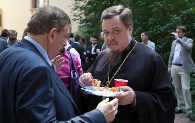 Позарился на &quot;скрепы&quot;: священник РПЦ раскритиковал умершего Табакова