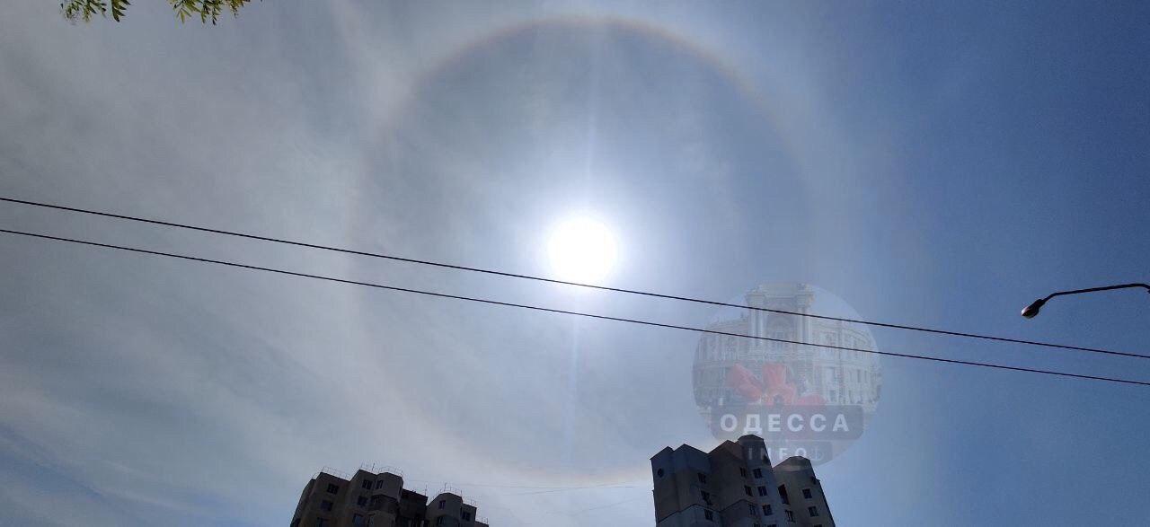 В небе над Одессой зафиксировали уникальное явление (фото)
