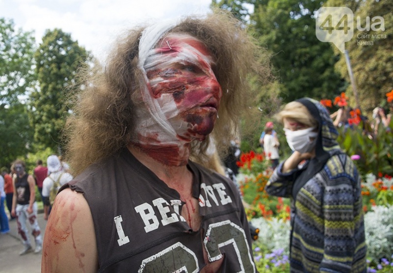 У центрі Києва пройшов страшний зомбі-парад